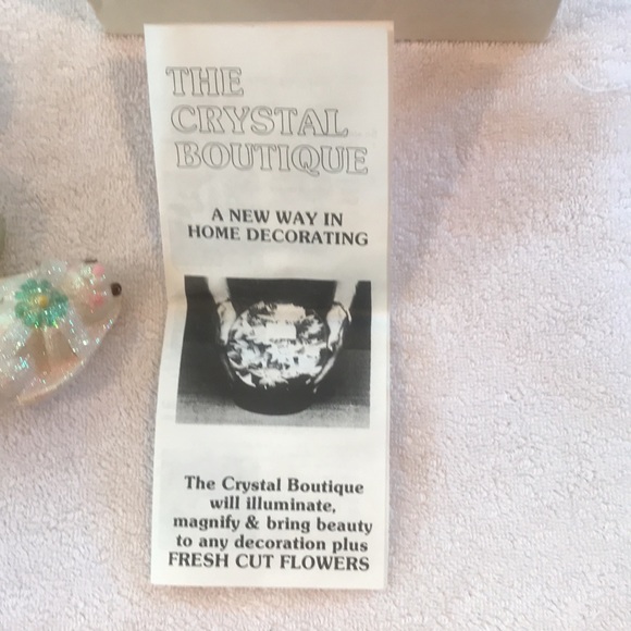 Crystal Boutique Water Globe Display Vase - Picture 10 of 14